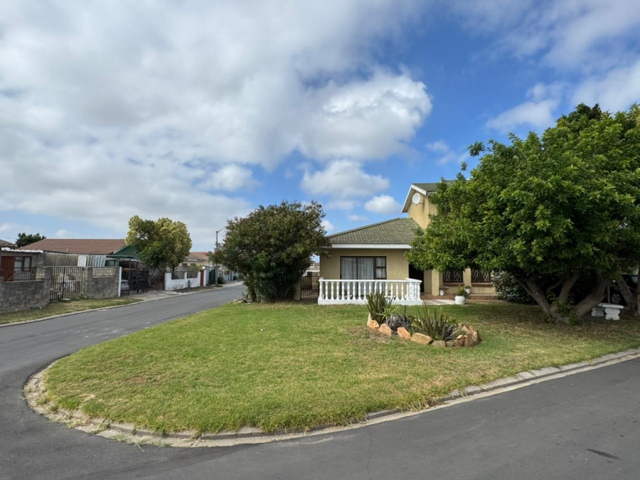 3 Bedroom Property for Sale in Park Village Western Cape